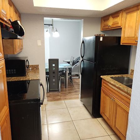 Centauri Vacation Rentals Beautiful 2-Bedroom Condo, Near All Orlando Attractions, Free Parking & Wi-Fi, King Bed Экстерьер фото