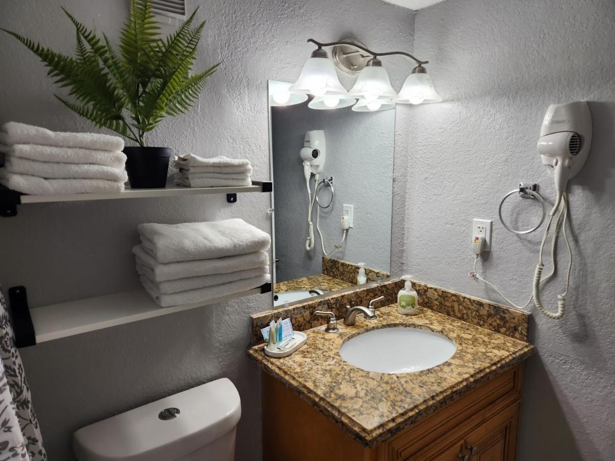 Centauri Vacation Rentals Beautiful 2-Bedroom Condo, Near All Orlando Attractions, Free Parking & Wi-Fi, King Bed Экстерьер фото
