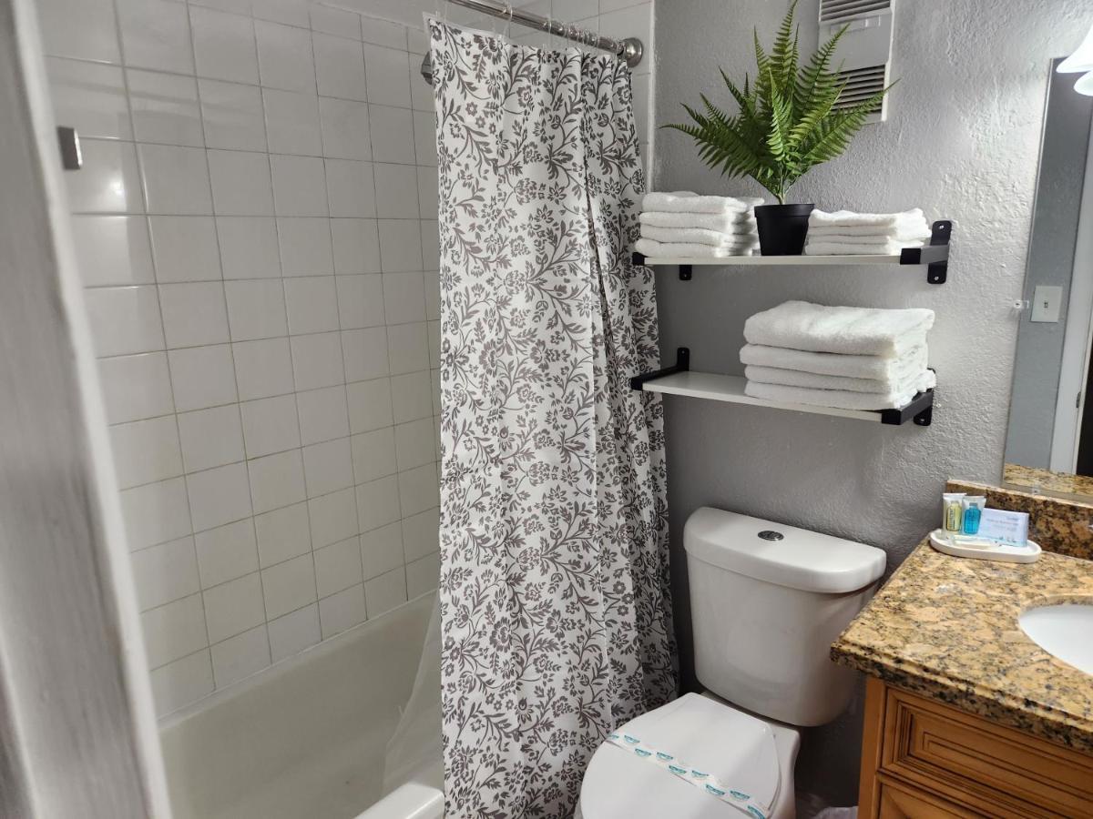 Centauri Vacation Rentals Beautiful 2-Bedroom Condo, Near All Orlando Attractions, Free Parking & Wi-Fi, King Bed Экстерьер фото
