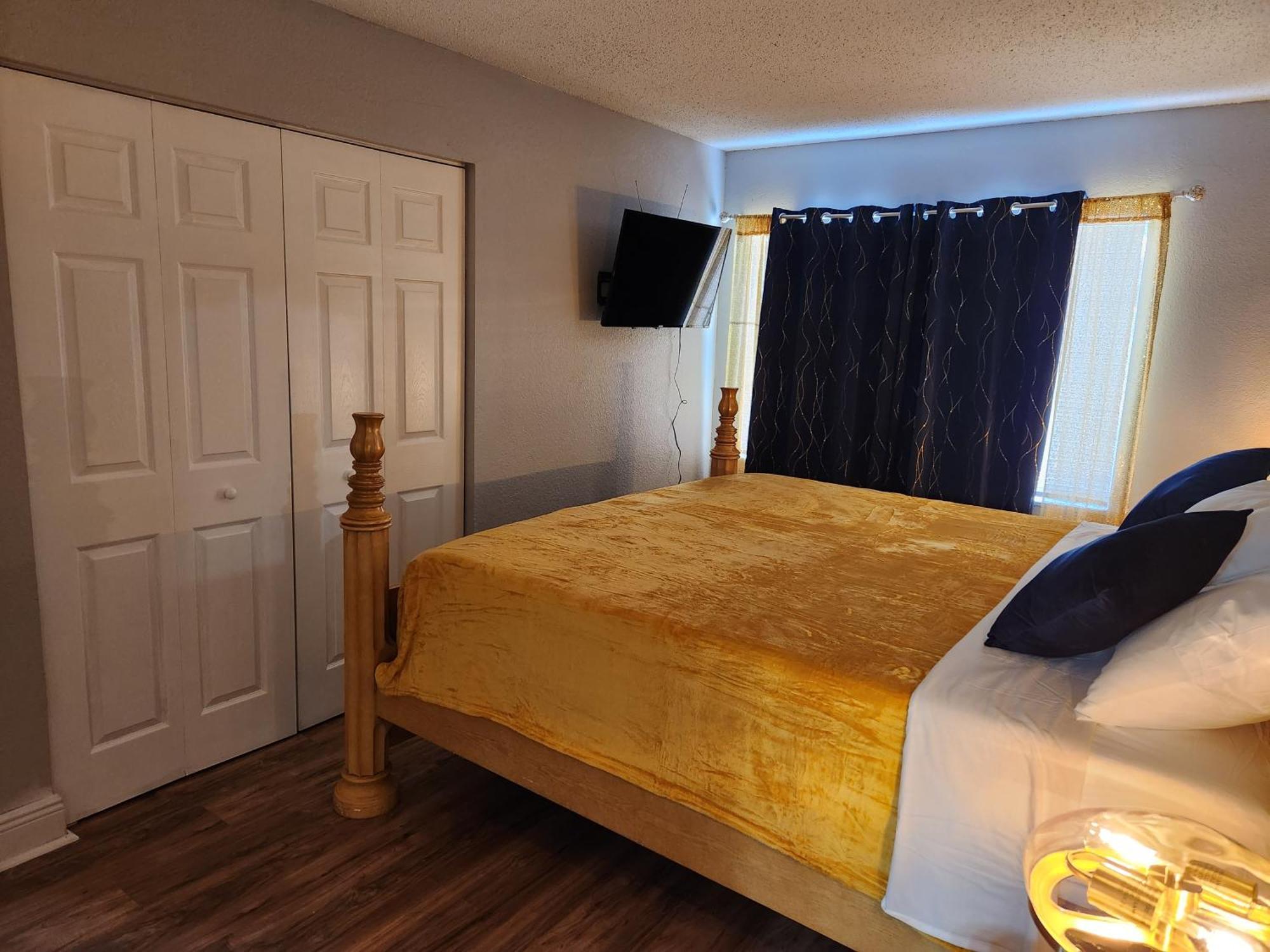 Centauri Vacation Rentals Beautiful 2-Bedroom Condo, Near All Orlando Attractions, Free Parking & Wi-Fi, King Bed Экстерьер фото