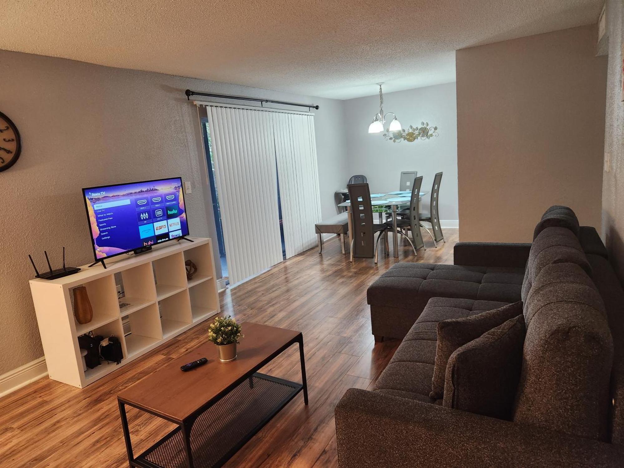 Centauri Vacation Rentals Beautiful 2-Bedroom Condo, Near All Orlando Attractions, Free Parking & Wi-Fi, King Bed Экстерьер фото