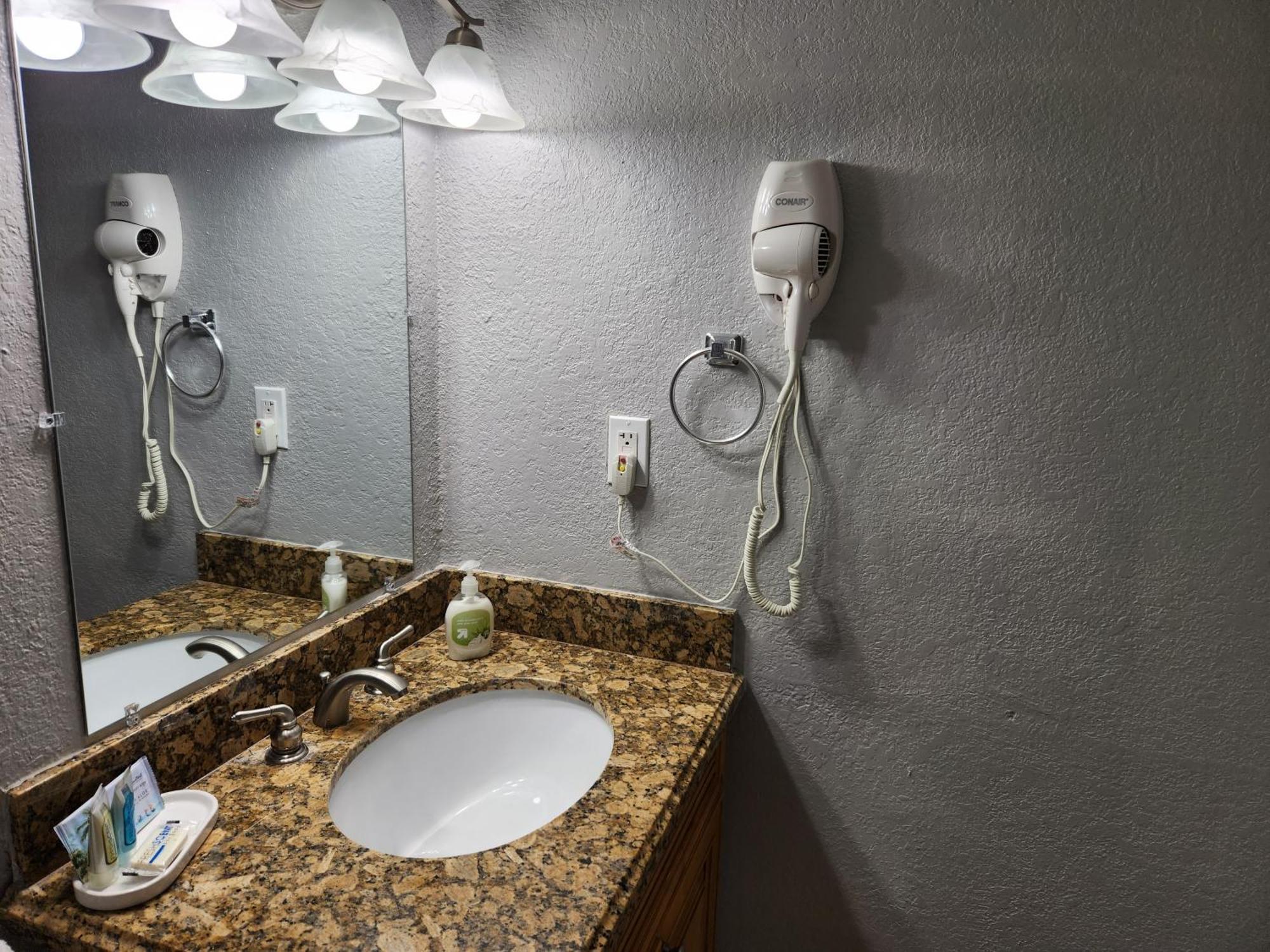 Centauri Vacation Rentals Beautiful 2-Bedroom Condo, Near All Orlando Attractions, Free Parking & Wi-Fi, King Bed Экстерьер фото