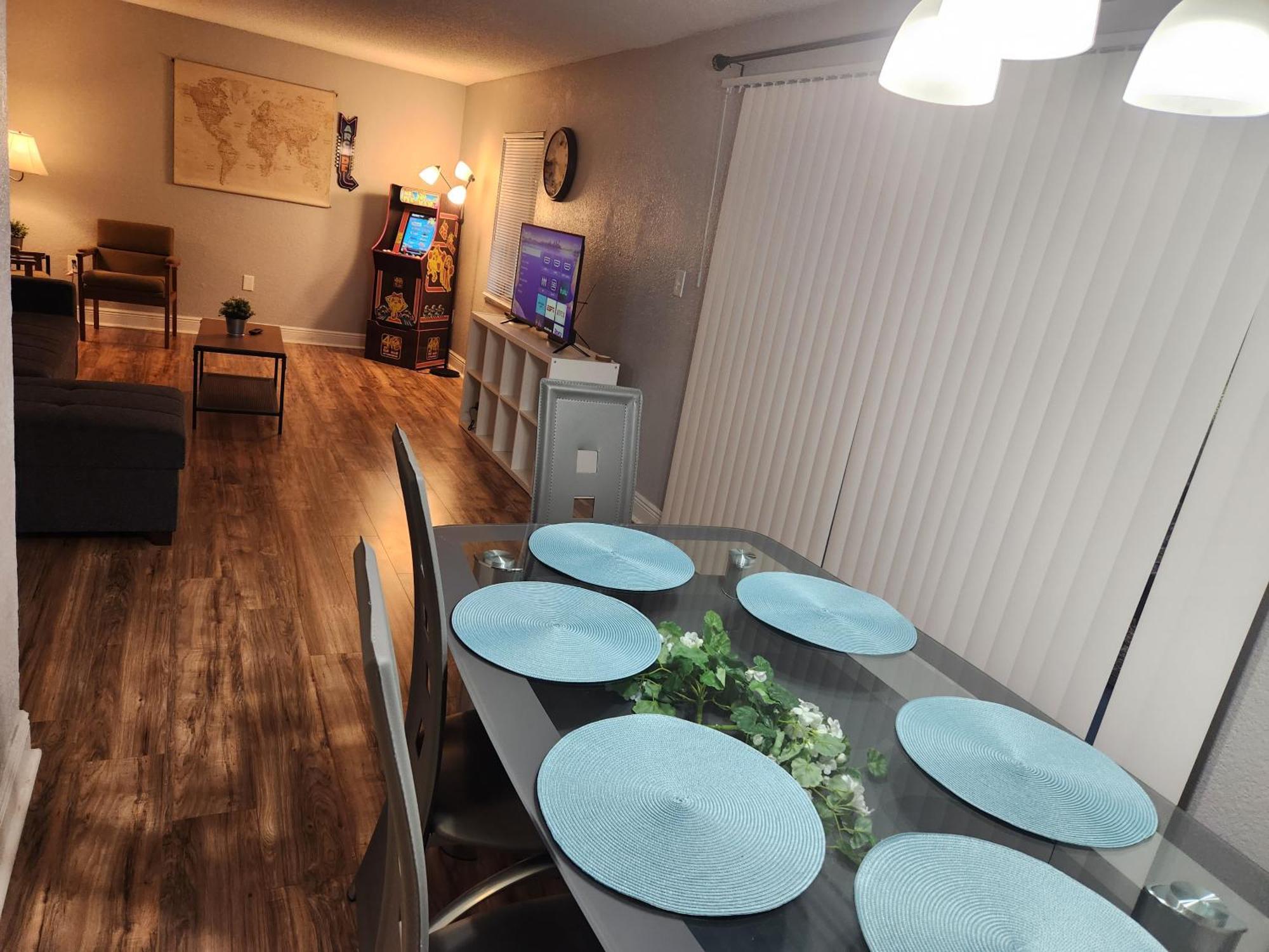 Centauri Vacation Rentals Beautiful 2-Bedroom Condo, Near All Orlando Attractions, Free Parking & Wi-Fi, King Bed Экстерьер фото